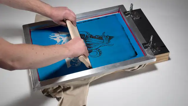 What-is-screen-printing-910156387
